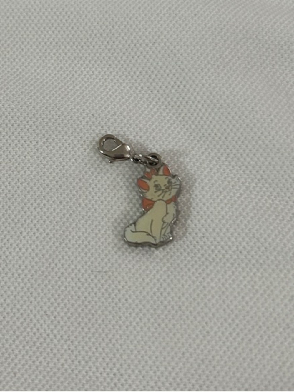 Disneys Marie the kitten from
The Aristocats …add and link bracelet charm